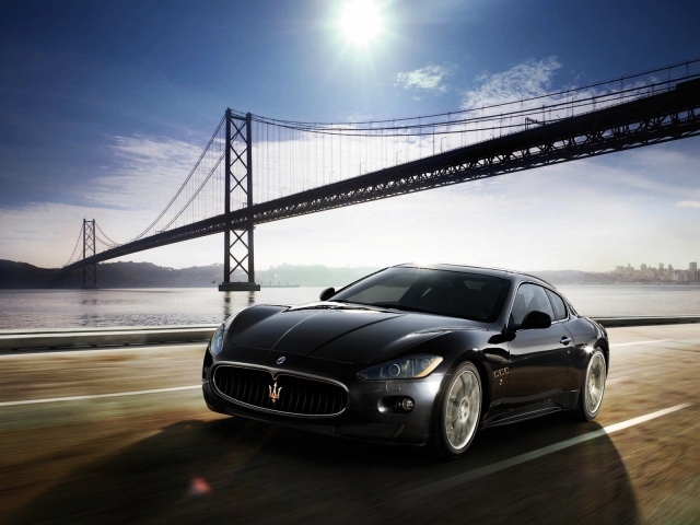 Машина Maserati granturismo