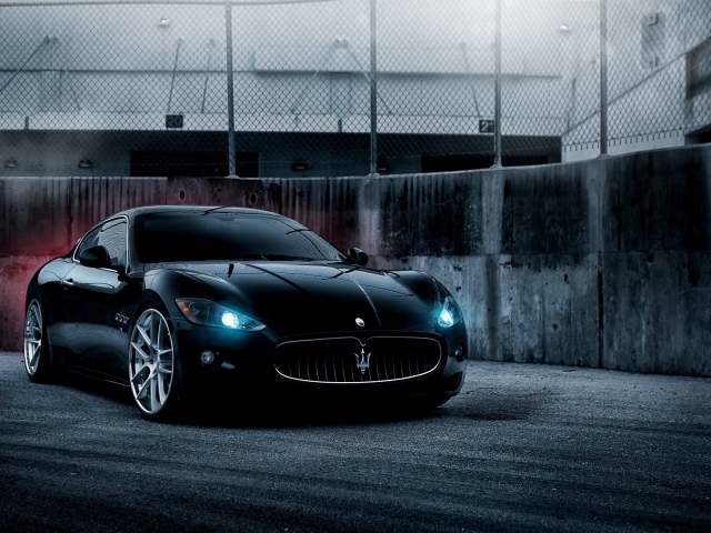 Фото автомобиля Maserati Quattroporte