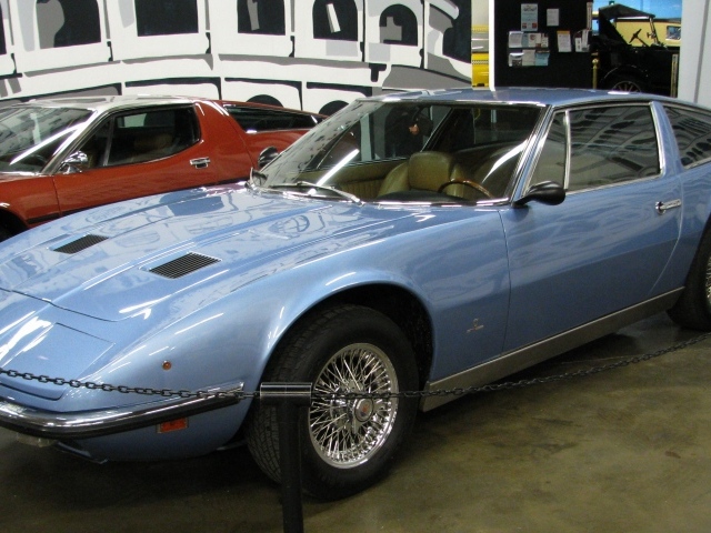 Надежный автомобиль Maserati Indy