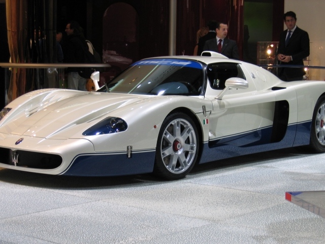 Надежная машина Maserati MC12