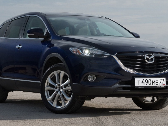 Красивый автомобиль Mazda CX 9 в Москве