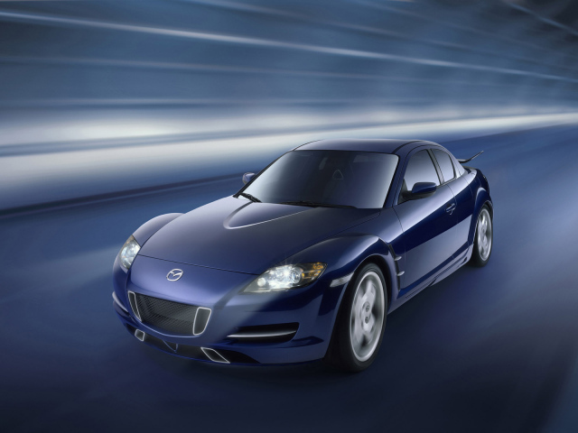 Красивый автомобиль Mazda RX 8