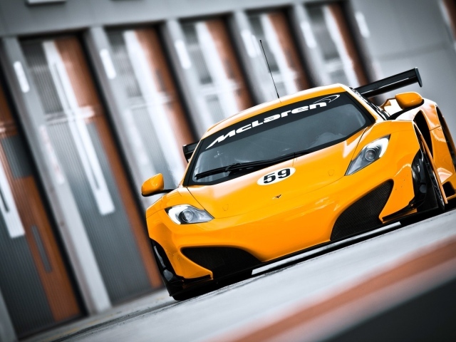 Оранжевый Mclaren mp4