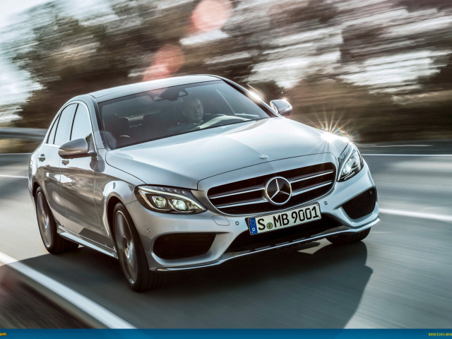 Красивый автомобиль Mercedes C-Class 2014