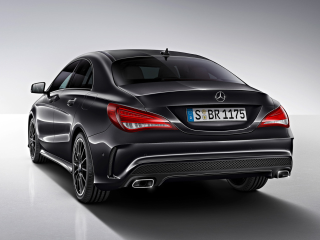 Черный Mercedes GLA