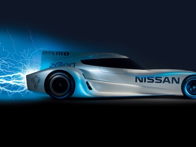 Автомобиль с молниями