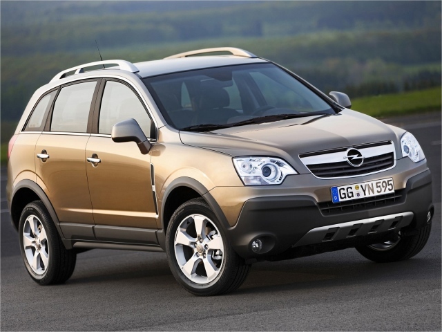 Красивый автомобиль Opel Antara в Москве