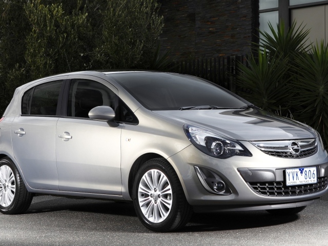Автомобиль марки Opel  модели Corsa