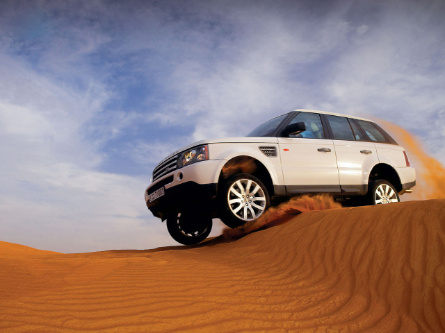 Автомобиль в пустыне