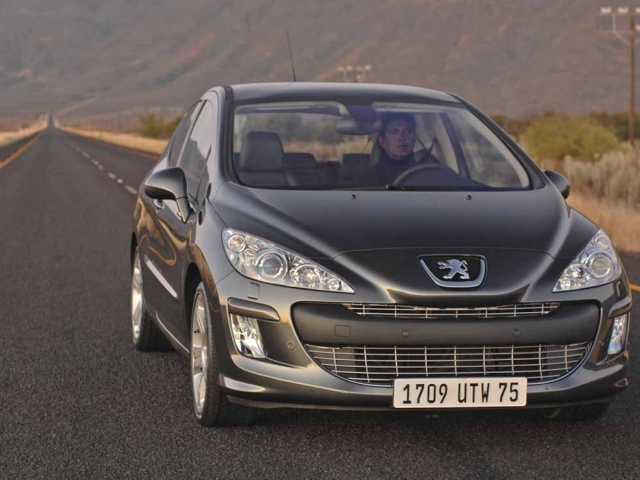Peugeot 308 на равнине