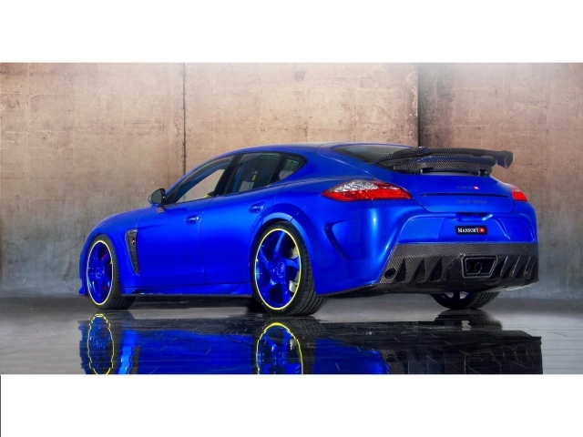 Синий Porsche Panamera