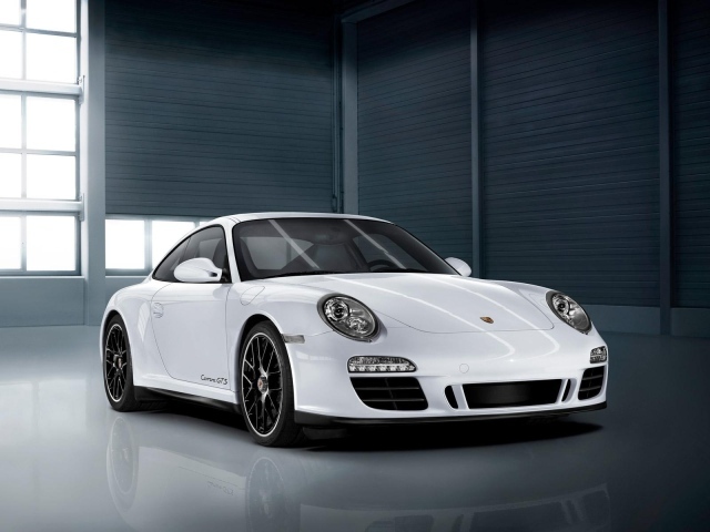 Белый Porsche carrera