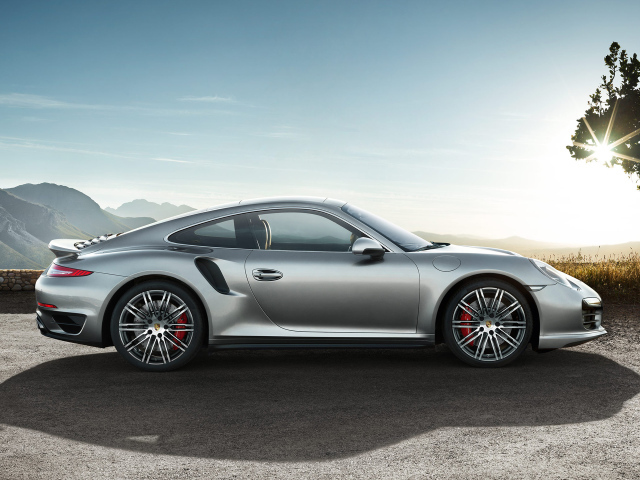 Надежная машина Porsche 911 Turbo 2014
