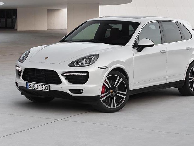 Белый Porsche Cayenne