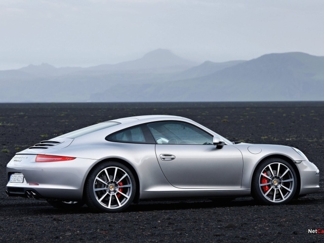 Порш 911 в пустыне