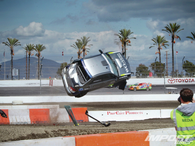 Автомобиль в полете