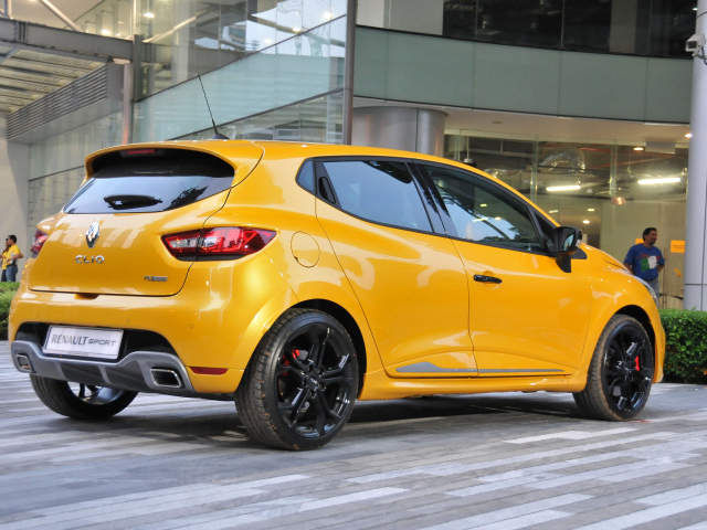 Красивый автомобиль Renault Next Two 2014