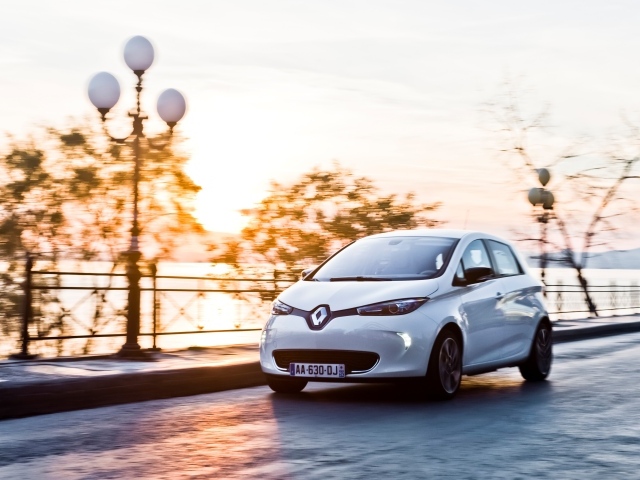 Надежная машина Renault Next Two 2014