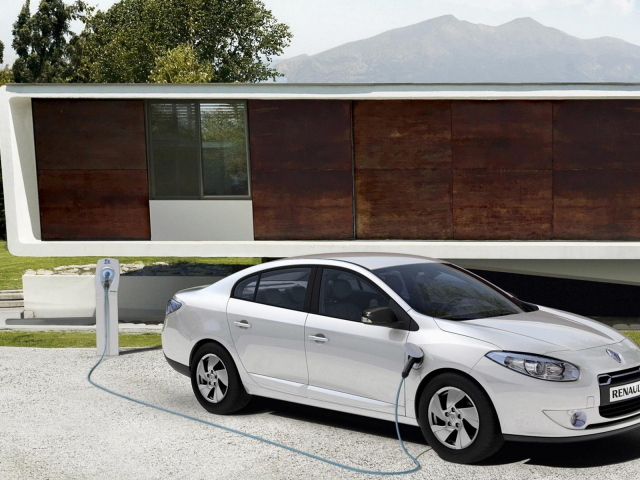 Тест драйв автомобиля Renault Fluence