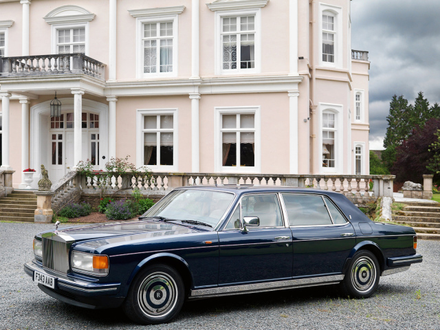 Дизайн автомобиля Rolls Royce Silver Spirit