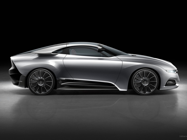 Новый автомобиль Saab 9000