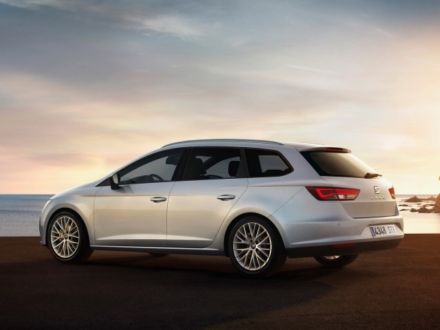 Надежный автомобиль Seat Leon Cupra 2014