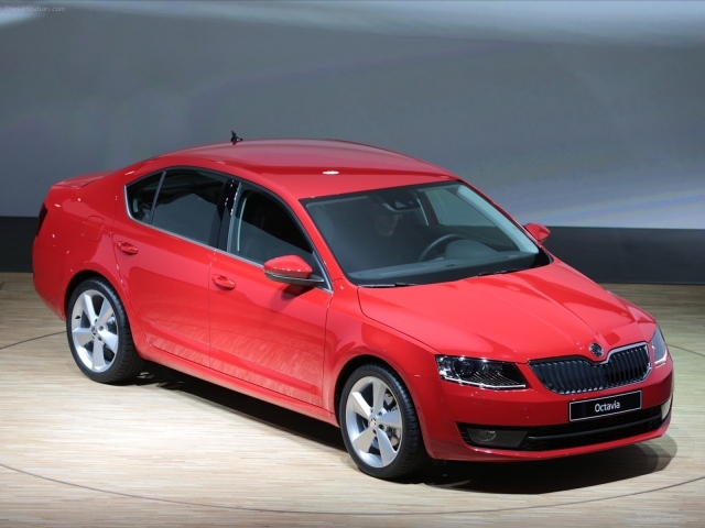 Красивый автомобиль Skoda Octavia 2013 в Москве