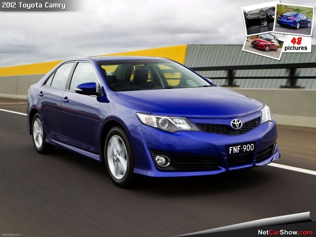 Красивый автомобиль Toyota Camry в Москве