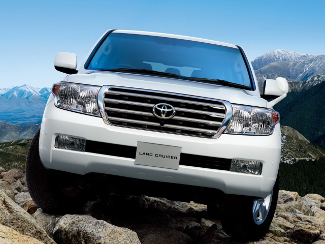 Новый автомобиль Toyota Land Cruiser 200