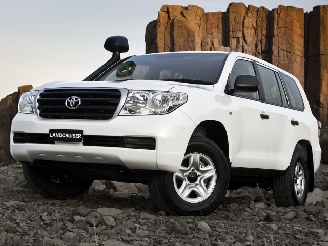 Тест драйв автомобиля Toyota Land Cruiser 200