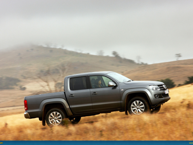 Красивый автомобиль Volkswagen Amarok