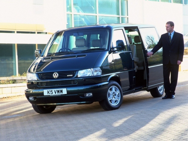 Красивый автомобиль Volkswagen Transporter