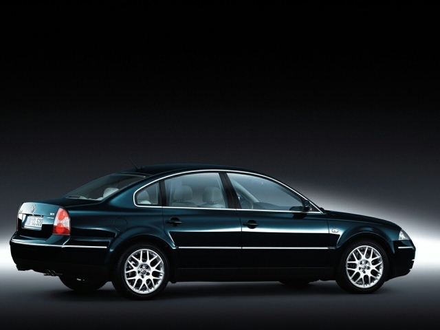 Автомобиль марки Volkswagen модели Passat