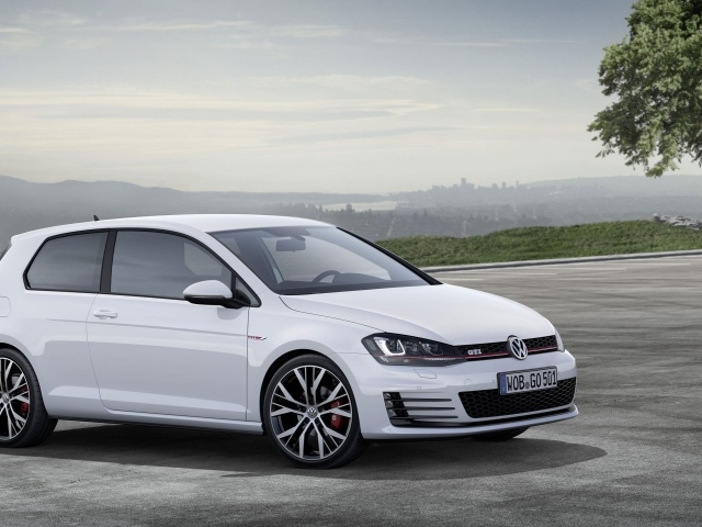 Надежный автомобиль Golf GTI 2014 года