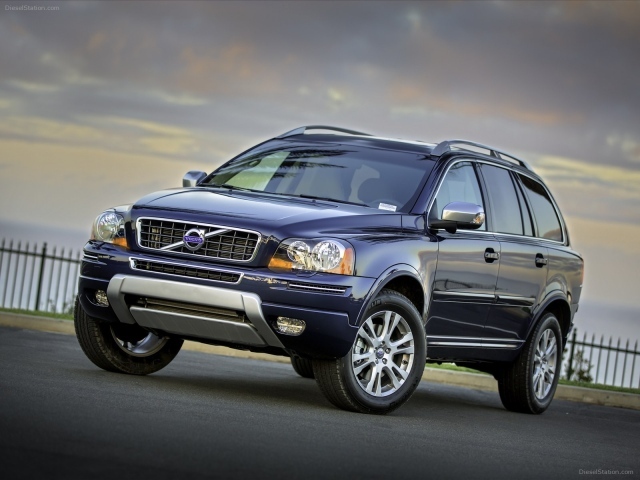 Красивый автомобиль Volvo  xc90 2014 в Москве
