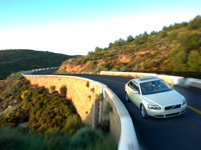 Надежная машина Volvo s40