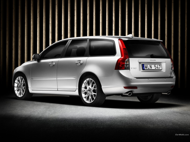 Надежная машина Volvo v50