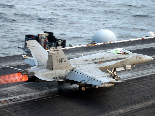 Взлет самолета с авианосца