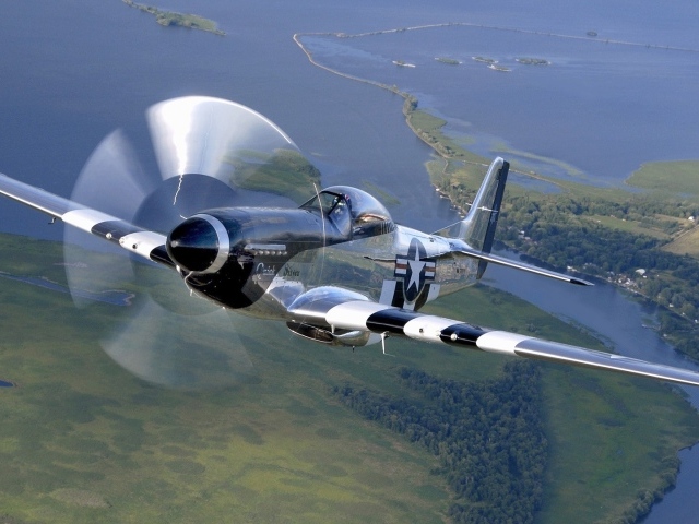 Самолет P-51 Мустанг