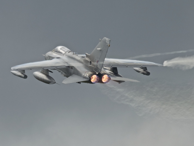 Самолет торнадо