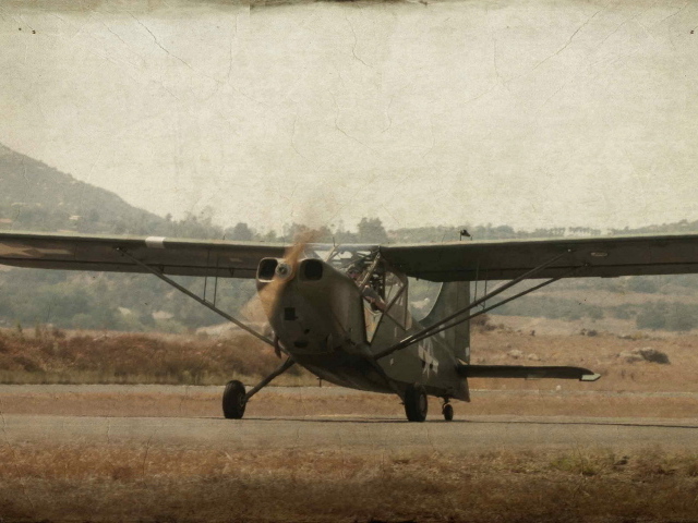 Старый легкий самолет