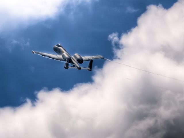 Самолет А-10 в небе