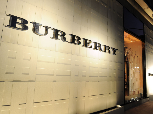 Магазин одежды Burberry