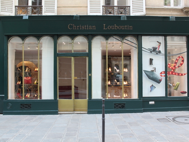 Бутик Christian Louboutin