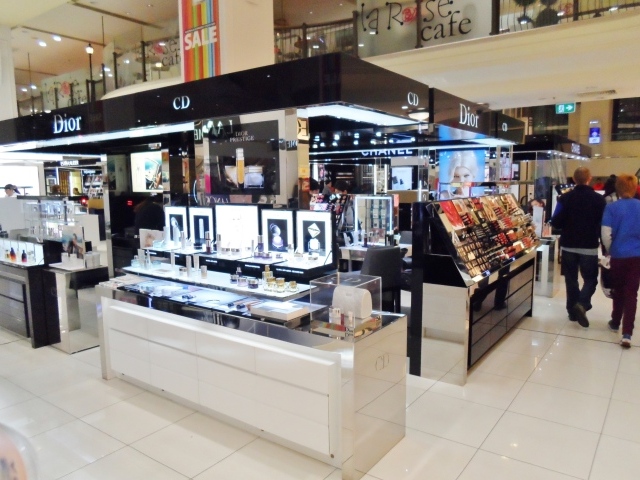 Бутик косметики Dior