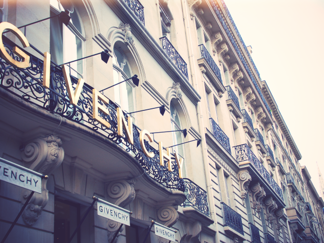 Штаб квартира компании Givenchy