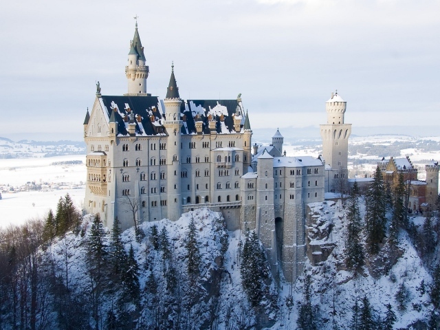 Костел в снегу