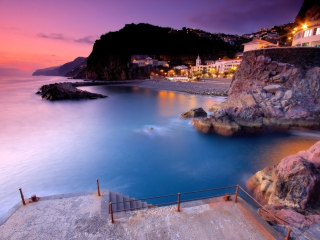 Курортный город вечером