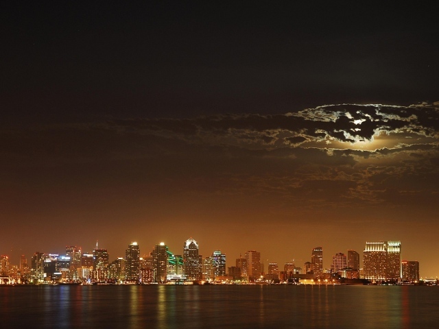 Огни города у моря