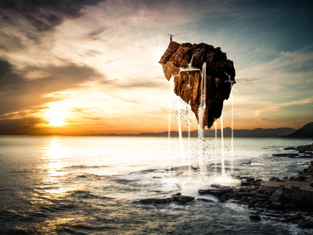 Человек стоит на скале